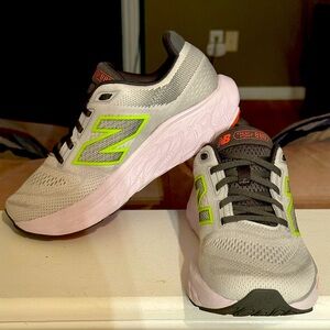 Women’s New Balance Fresh Foam 880v14 size 7.5 2E